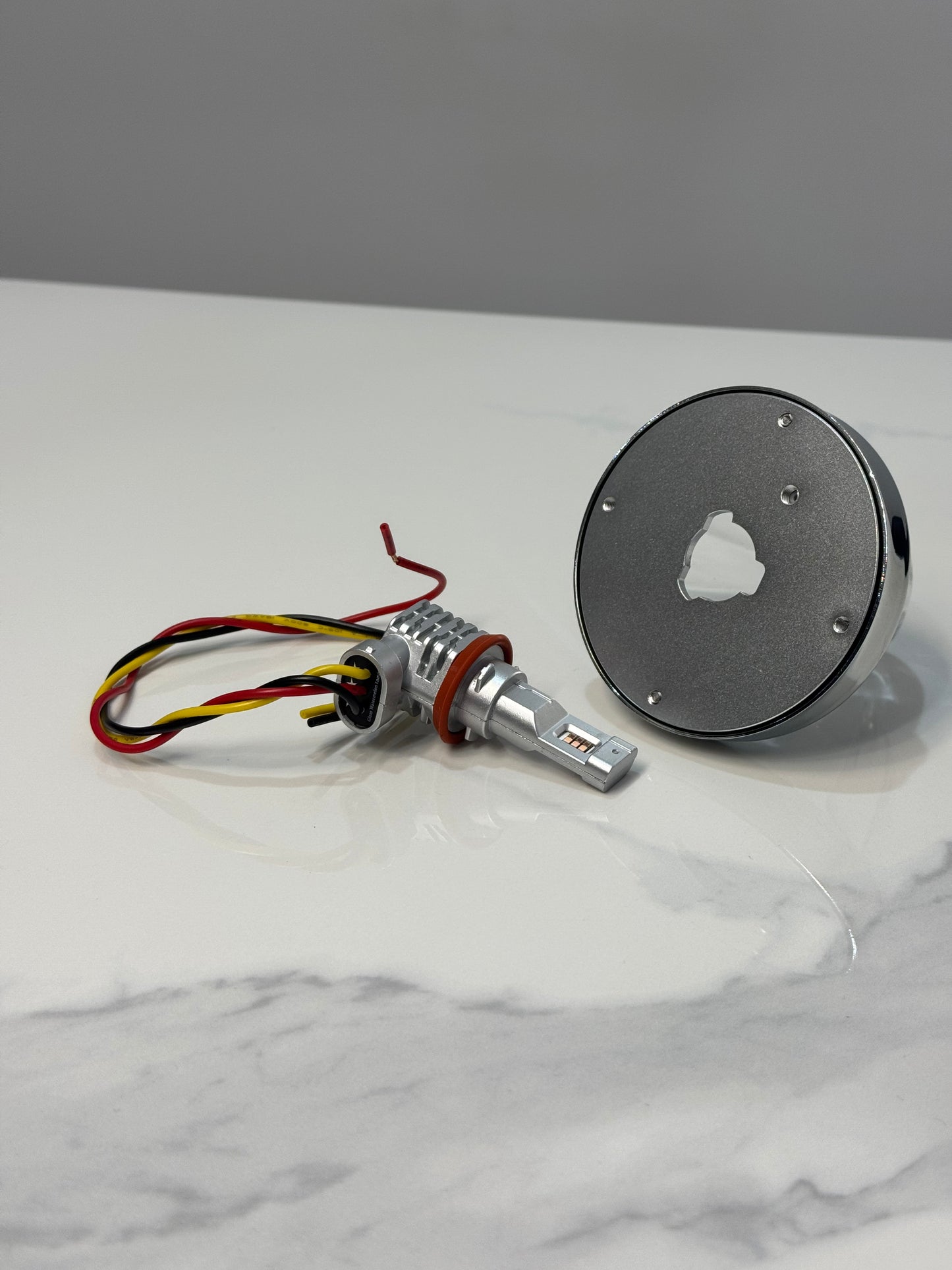 High Voltage Dual Colour Glass Watermelon Light – Red/Purple 12V/24V Truck Lamp with H11 LED